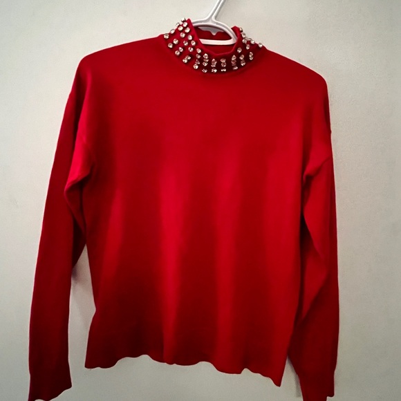 Stunning diamond neck line sweater from dynamite - Picture 1 of 1